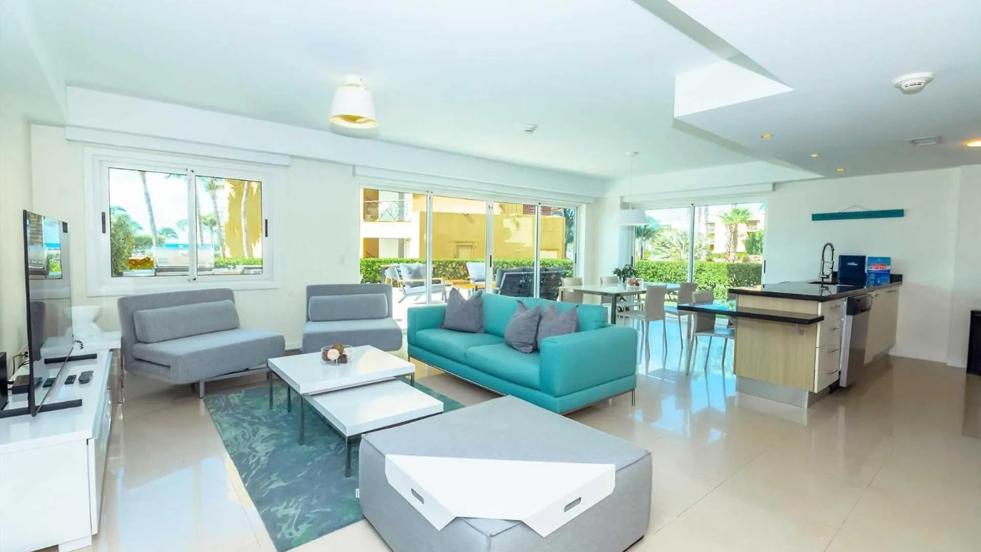 Beachfront - Coral Sea Garden 3Br Condo - P116 Palm Beach