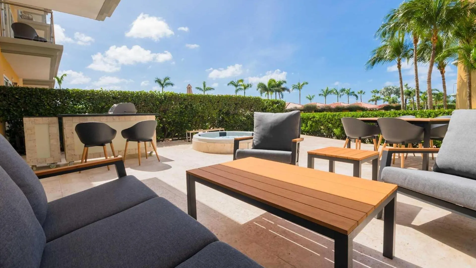 Beachfront - Coral Sea Garden 3Br Condo - P116 Palm Beach Holiday home