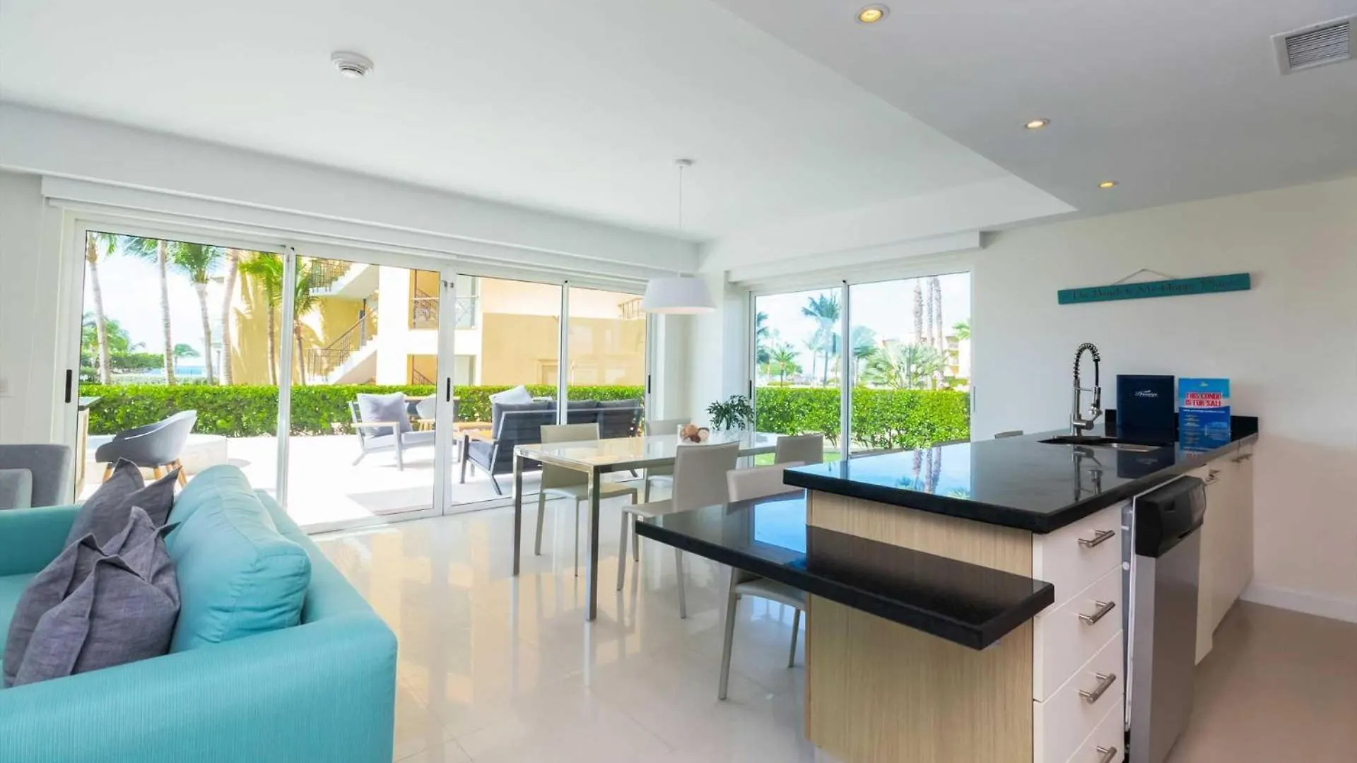 Beachfront - Coral Sea Garden 3Br Condo - P116 Palm Beach 0*,