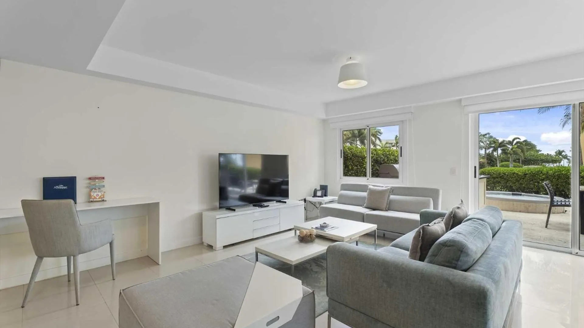 度假居 Beachfront - Coral Sea Garden 3Br Condo - P116 棕榈滩