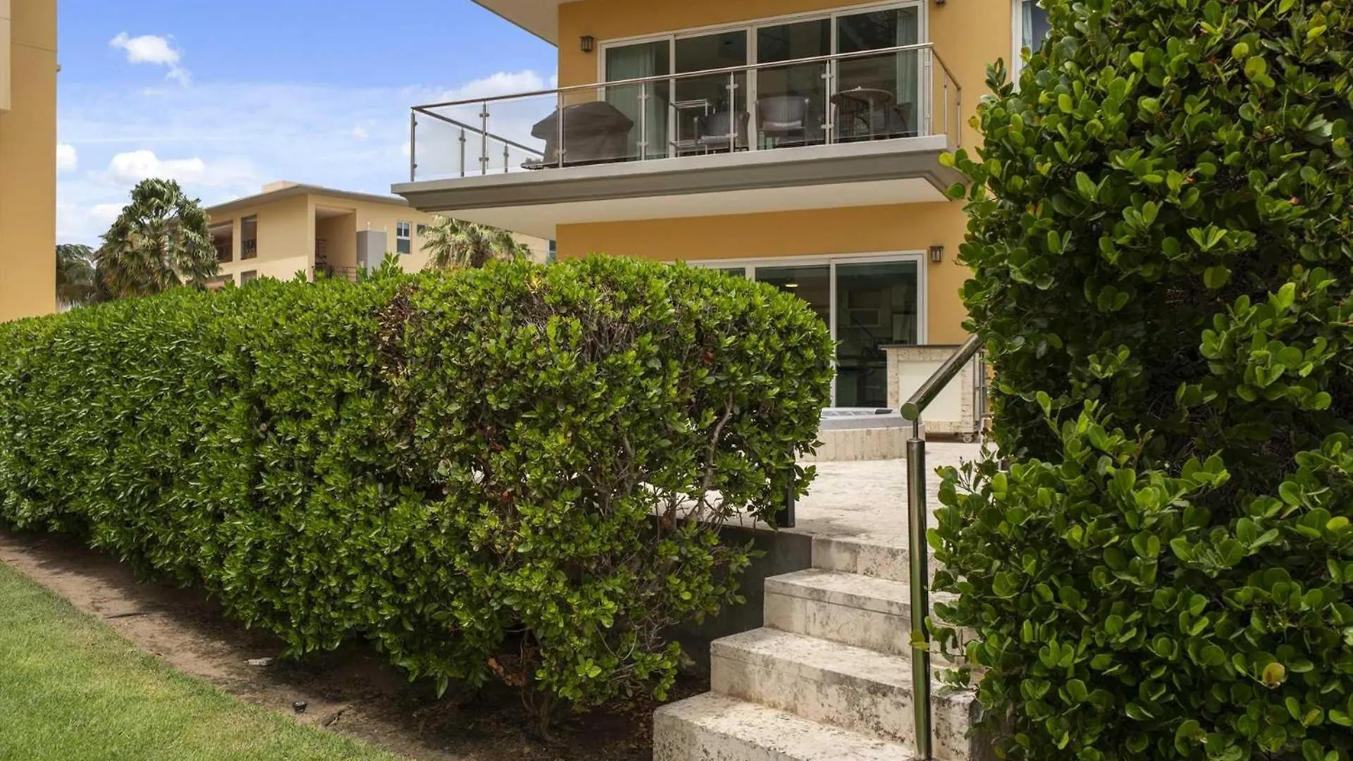 Beachfront - Coral Sea Garden 3Br Condo - P116 棕榈滩 度假居