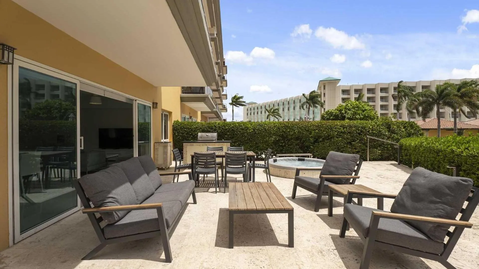 Beachfront - Coral Sea Garden 3Br Condo - P116 棕榈滩