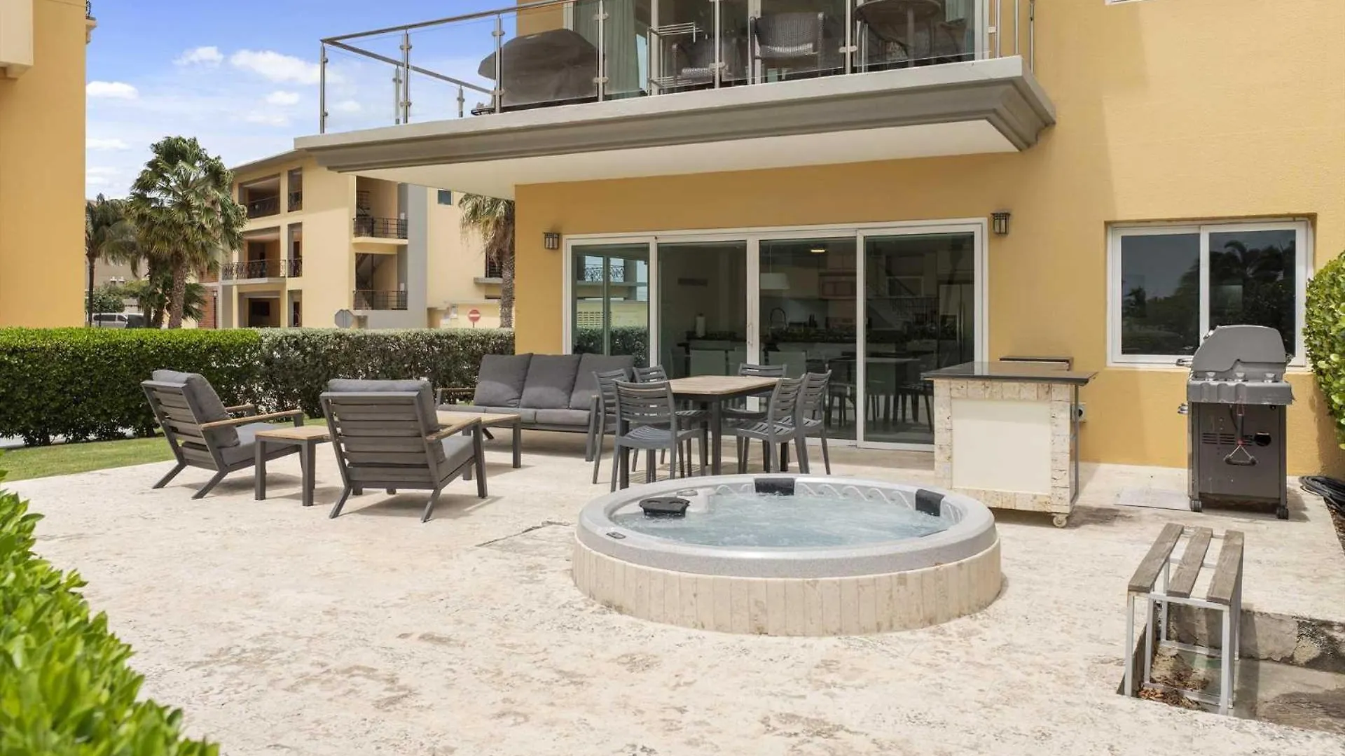 Beachfront - Coral Sea Garden 3Br Condo - P116 棕榈滩