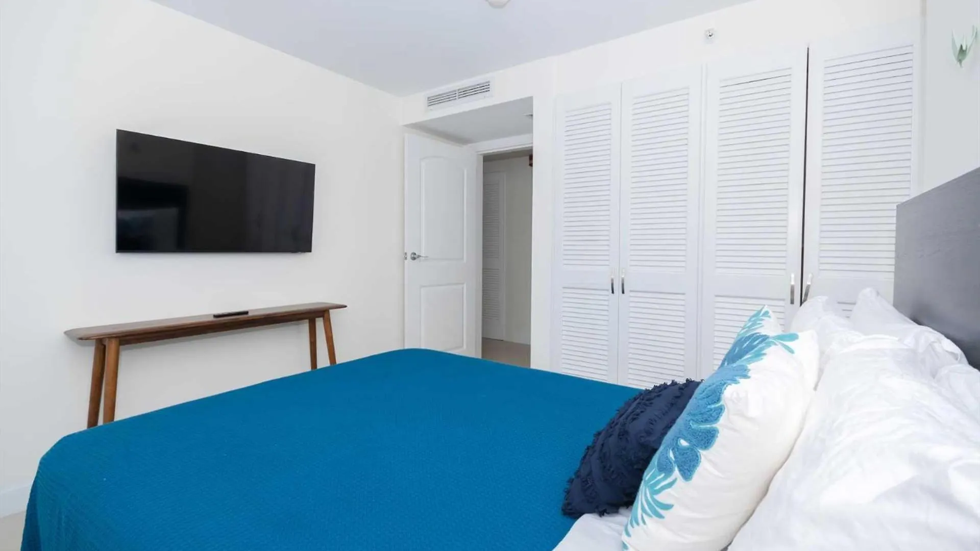 Beachfront - Coral Sea Garden 3Br Condo - P116 Palm Beach
