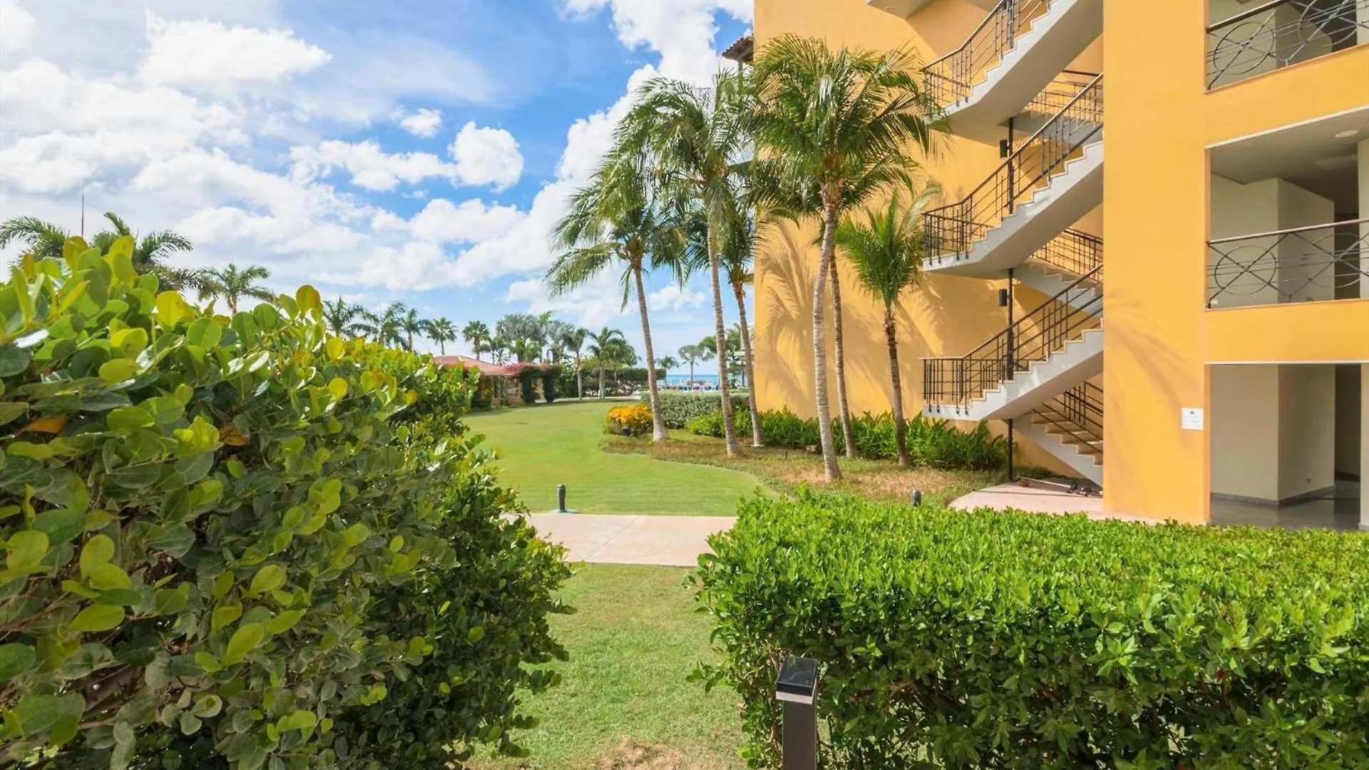 Beachfront - Coral Sea Garden 3Br Condo - P116 Palm Beach 0*,