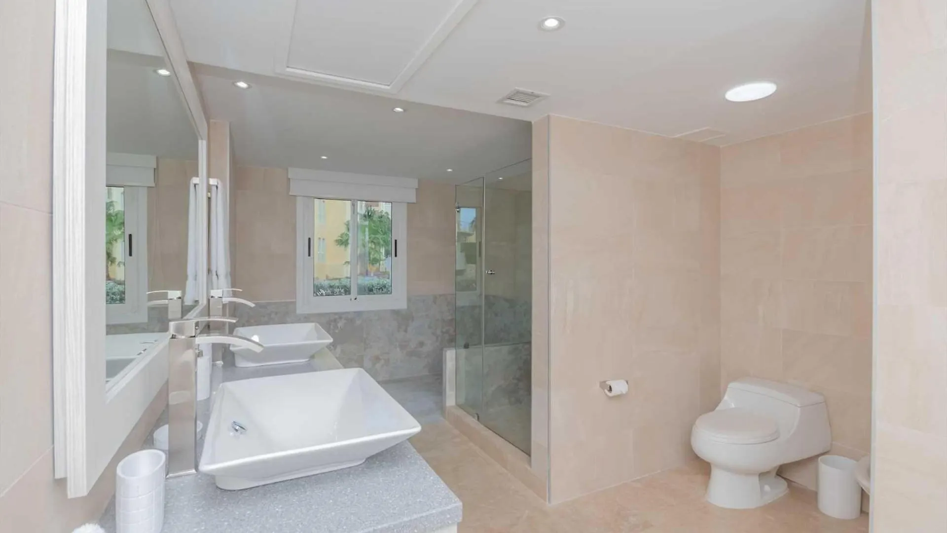 بيت للعطل Beachfront - Coral Sea Garden 3Br Condo - P116 شاطئ بالم أروبا