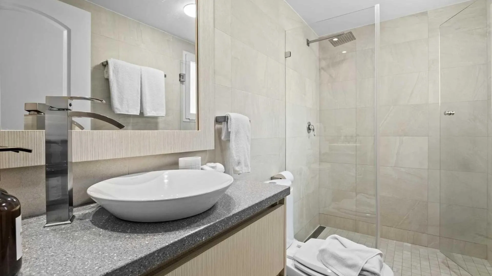 Beachfront - Coral Sea Garden 3Br Condo - P116 شاطئ بالم